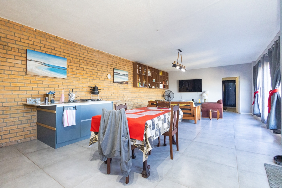 4 Bedroom Property for Sale in Loevenstein Western Cape